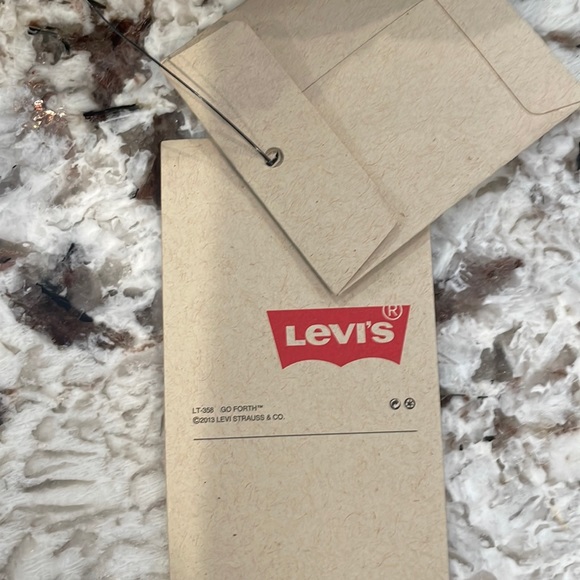 NWT Levi’s women’s camo jacket, size small - Picture 5 of 8